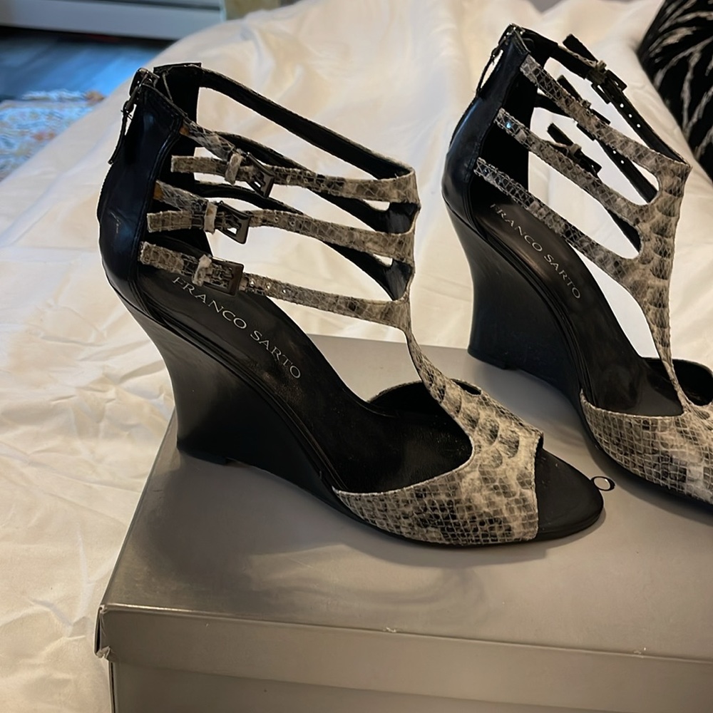 Franco Sarto black gray textured wedge sandals - Picture 3 of 7